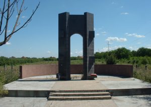 A hadifogolytábor emlékműve